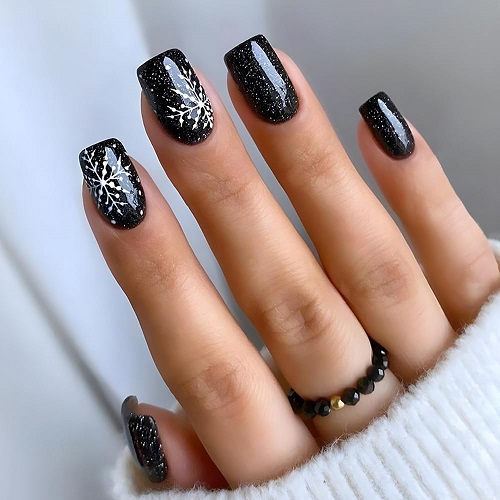 16 Gorgeous Winter Nail Ideas to Try